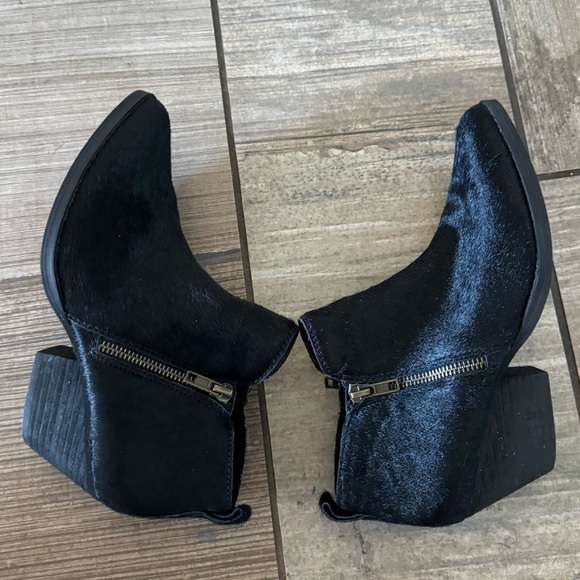 Very Volatile Los Angeles ankle booties size 7 - Picture 8 of 11